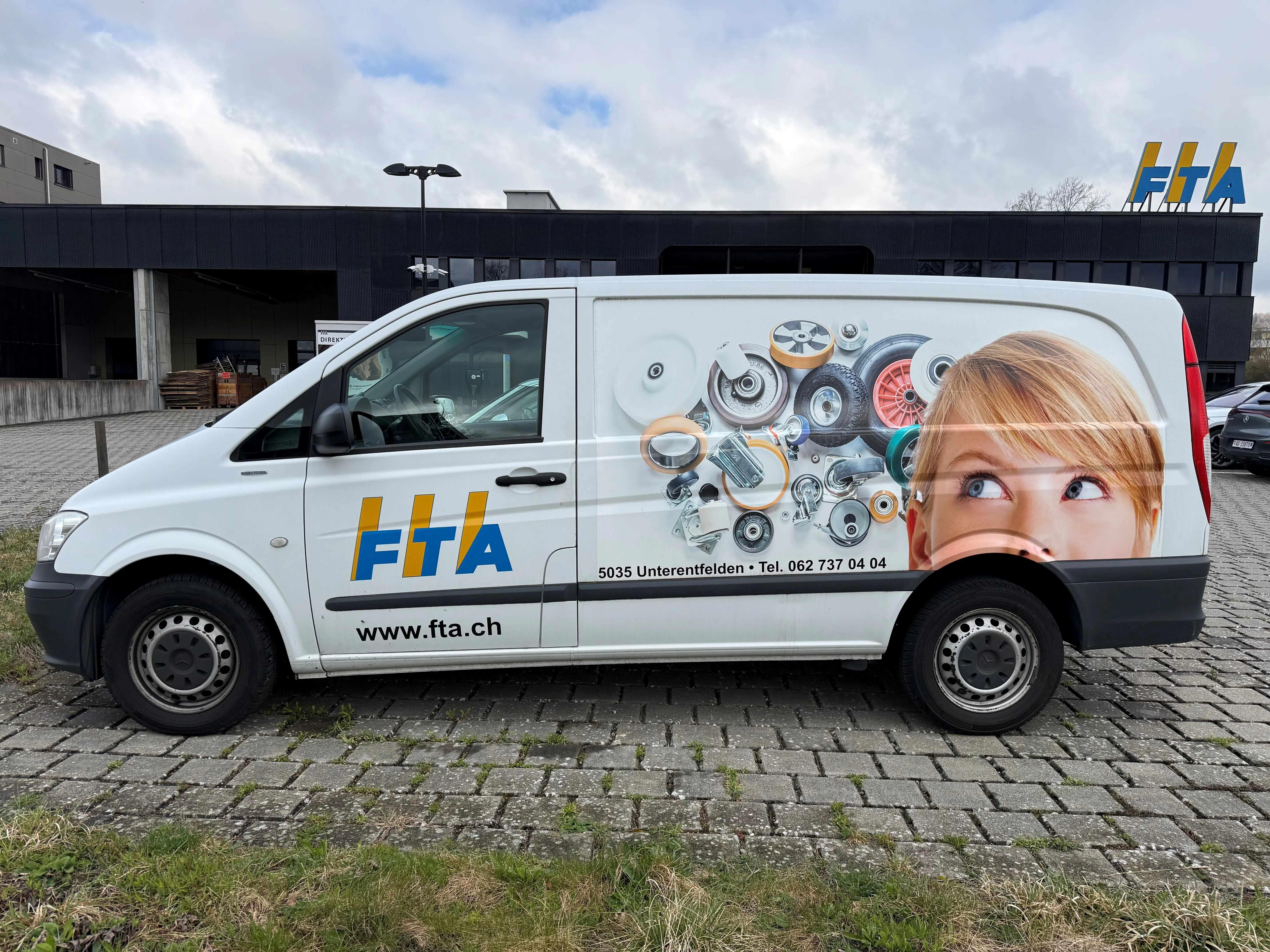 Mercedes_Vito_links