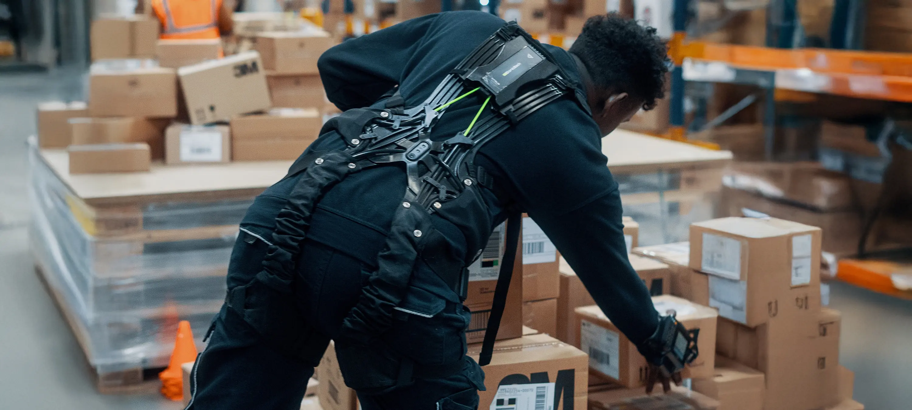 hTRIUS_BionicBack-Exoskelett_05_Ausschnitt